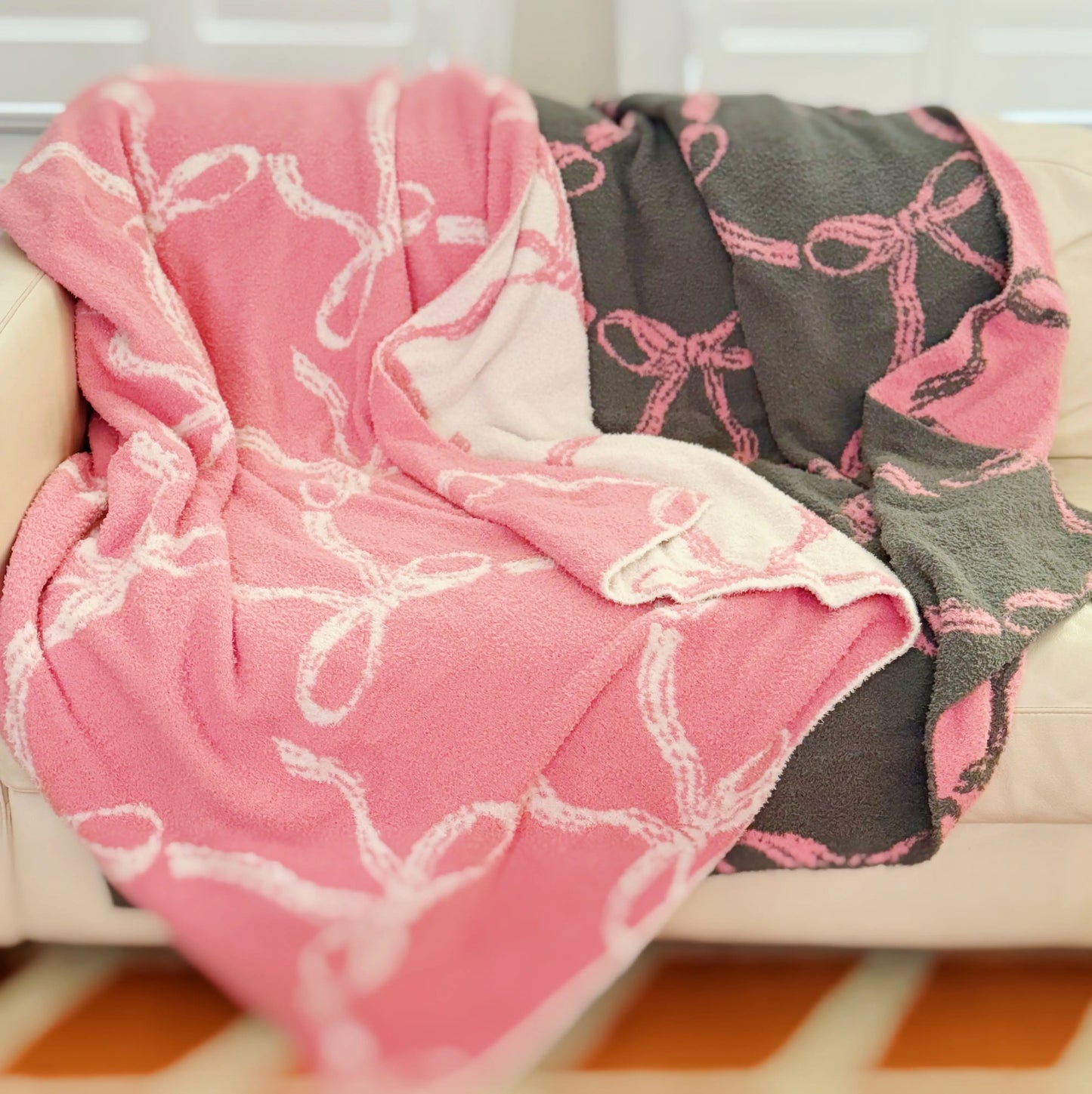 Luxury Scalloped Bow Soft Plush Blanket - Cozy Decorative Throw